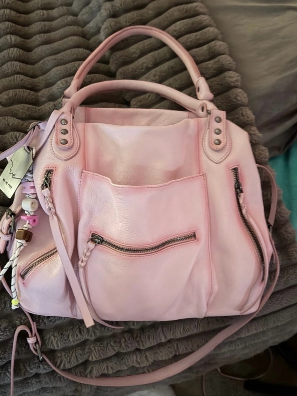 We the free Emerson Tote Large Peony used several times. Like new condition